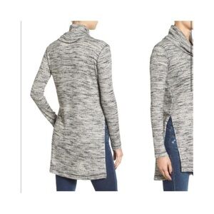 ASTR The Label Gray Cowl Neck Long Sleeve Tunic